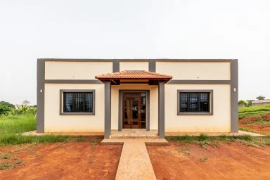 Modern 3 Bedroom Apartment - Image 4